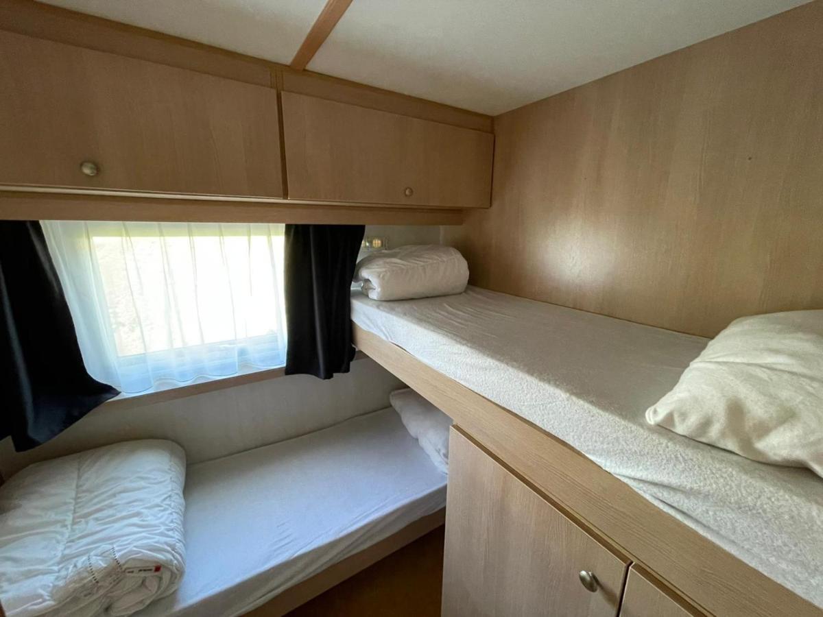 Chalet 'T Rijsterbos Op Camping Met Zwembad! Villa Exterior foto